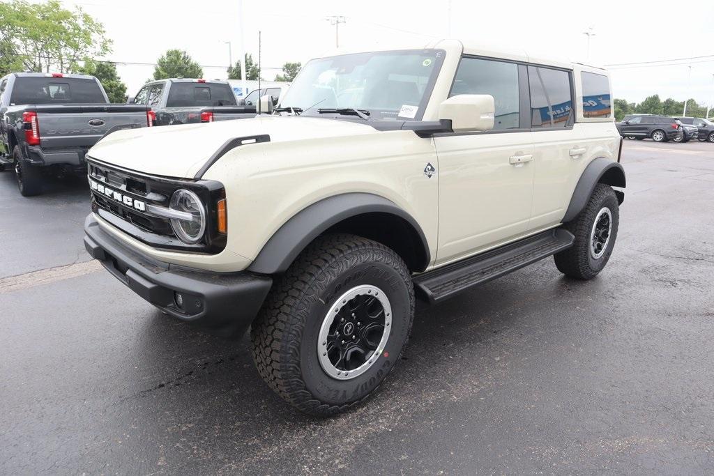 new 2025 Ford Bronco car, priced at $61,332