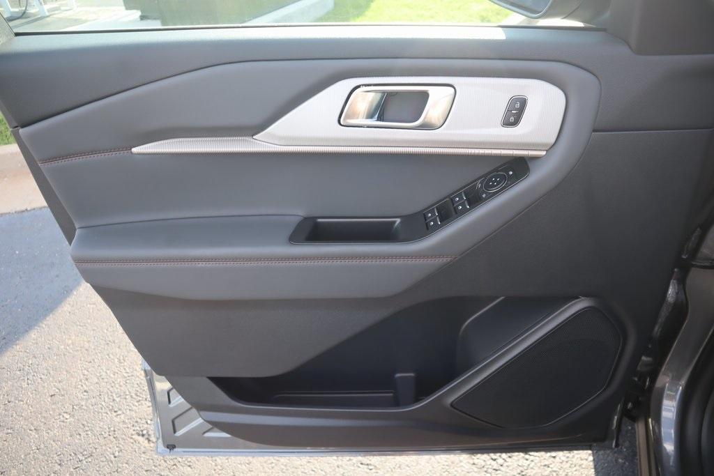 new 2025 Ford Explorer car, priced at $45,423