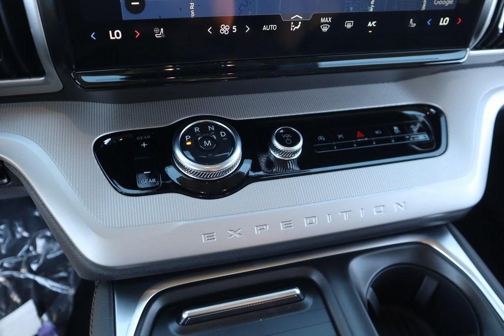 new 2025 Ford Expedition car, priced at $70,940