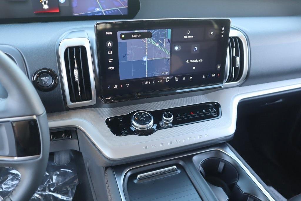 new 2025 Ford Expedition car, priced at $70,940