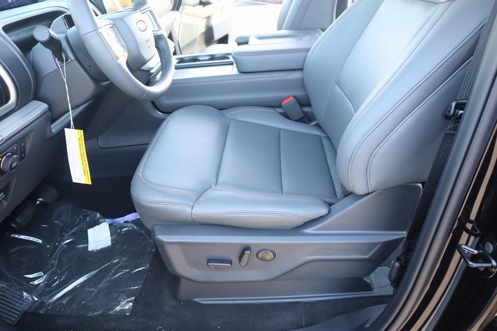 new 2025 Ford Expedition car, priced at $70,940