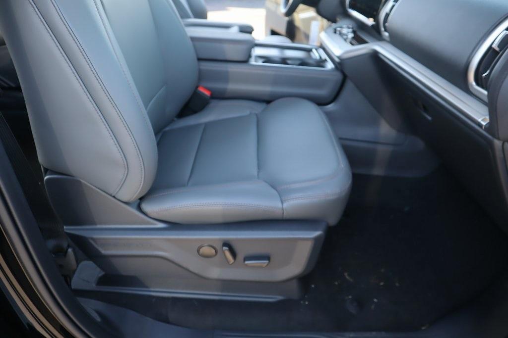 new 2025 Ford Expedition car, priced at $70,940