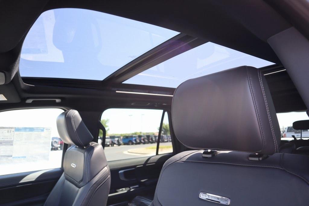 new 2025 Ford Expedition car, priced at $80,090