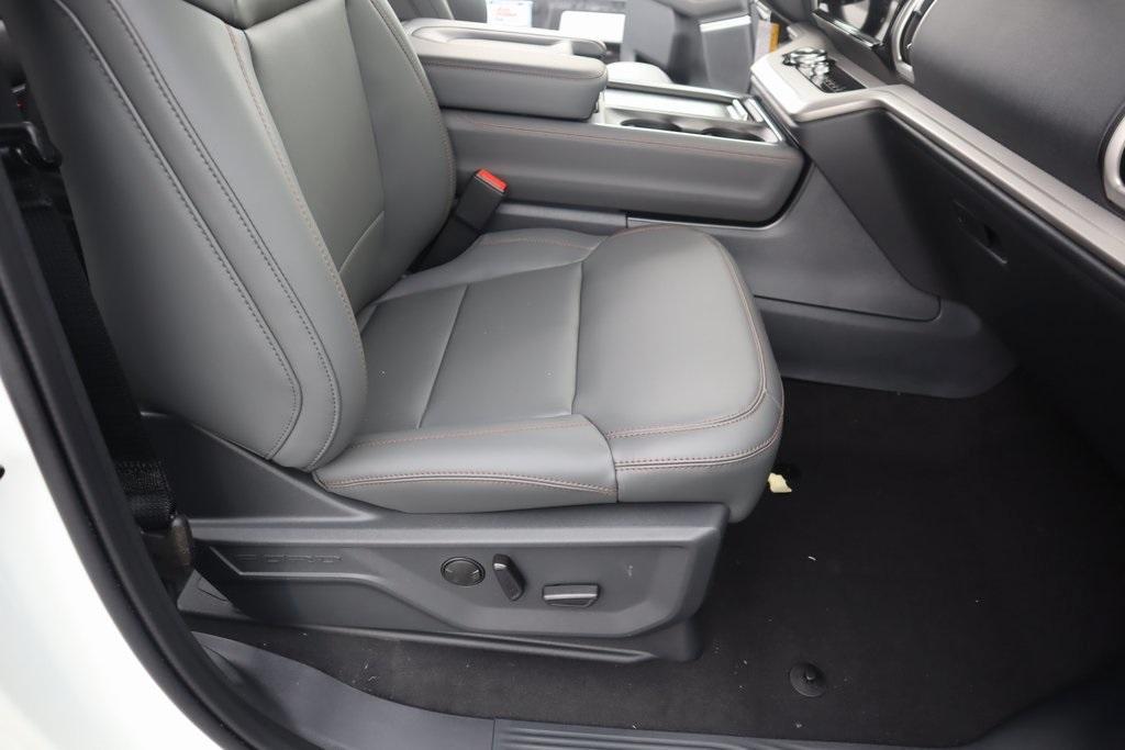 new 2025 Ford Expedition car, priced at $72,300