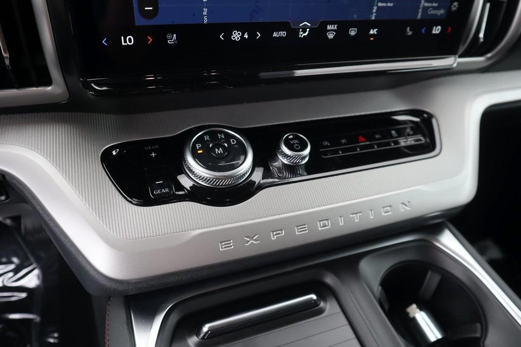new 2025 Ford Expedition car, priced at $72,300