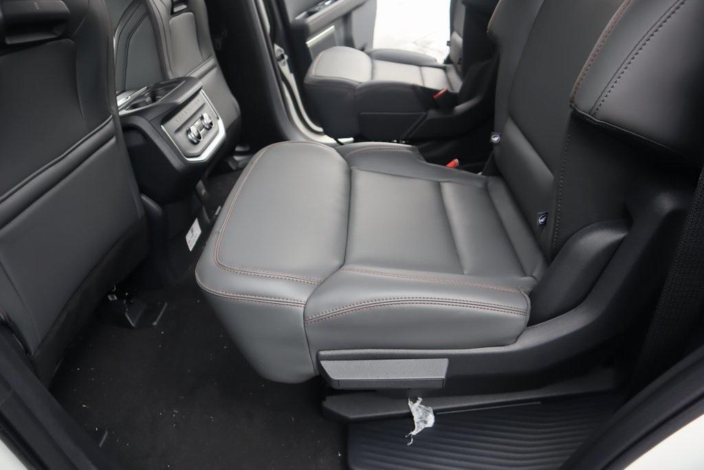 new 2025 Ford Expedition car, priced at $72,300