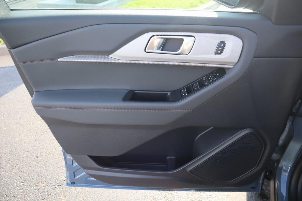 new 2025 Ford Explorer car, priced at $40,938