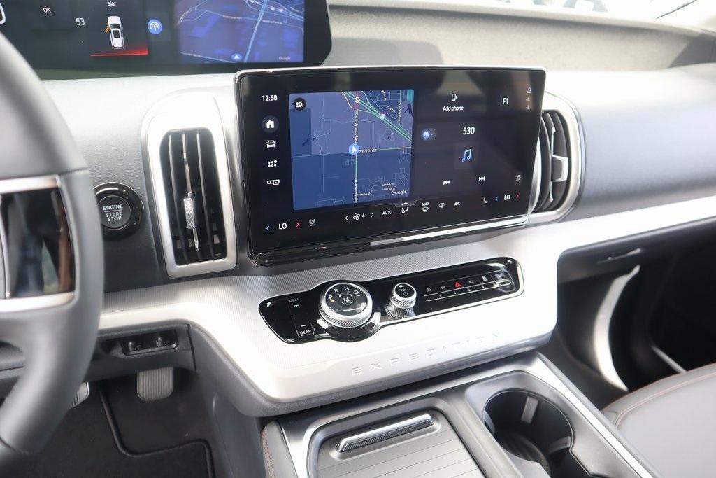 new 2025 Ford Expedition car, priced at $70,320