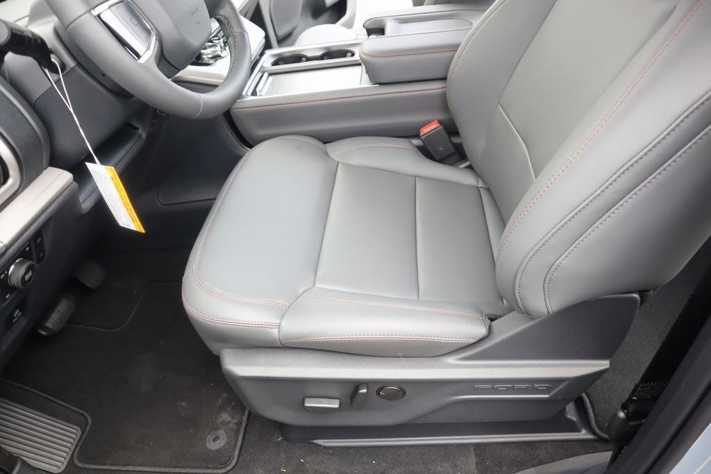 new 2025 Ford Expedition car, priced at $70,320