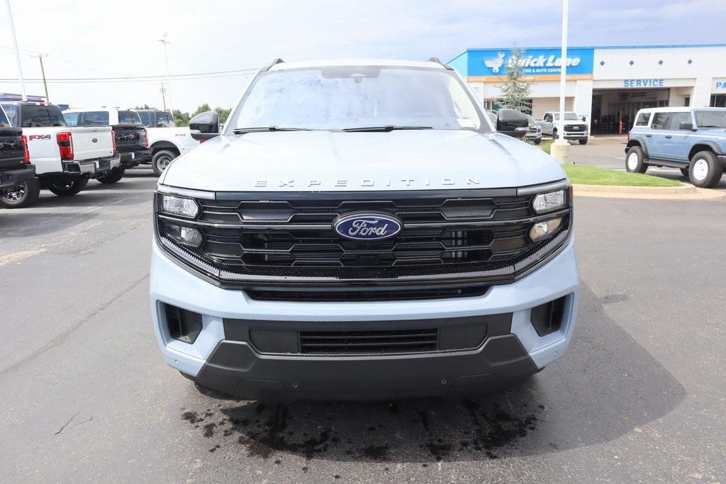 new 2025 Ford Expedition car, priced at $70,320