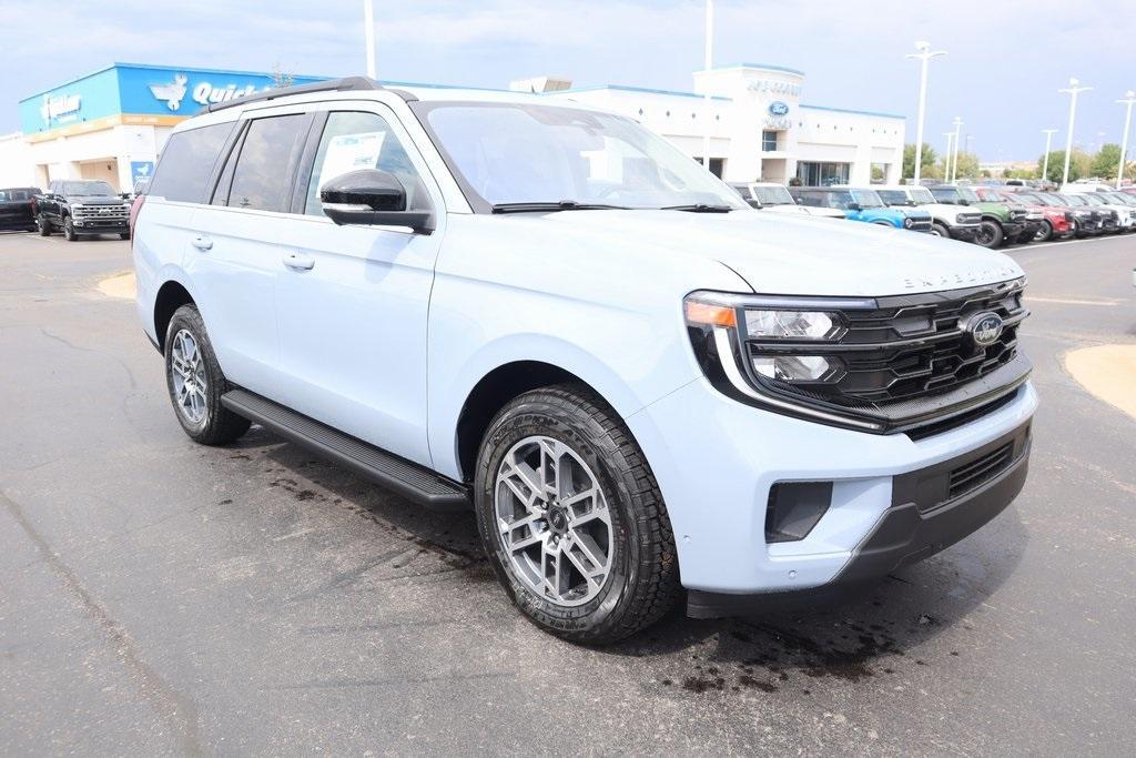 new 2025 Ford Expedition car, priced at $70,320
