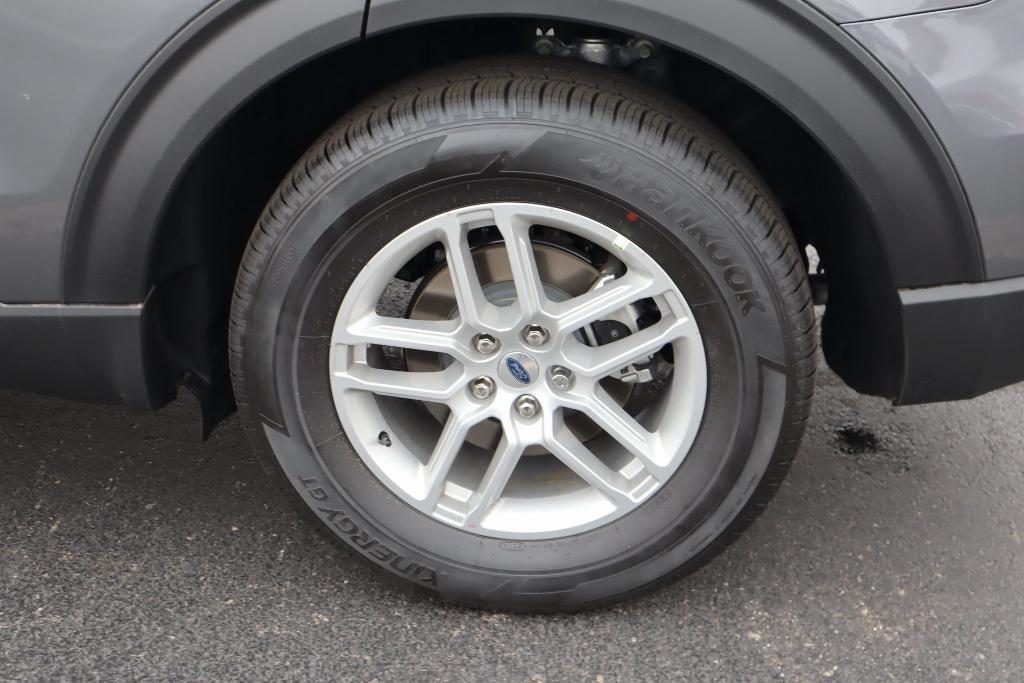 new 2025 Ford Explorer car, priced at $40,310