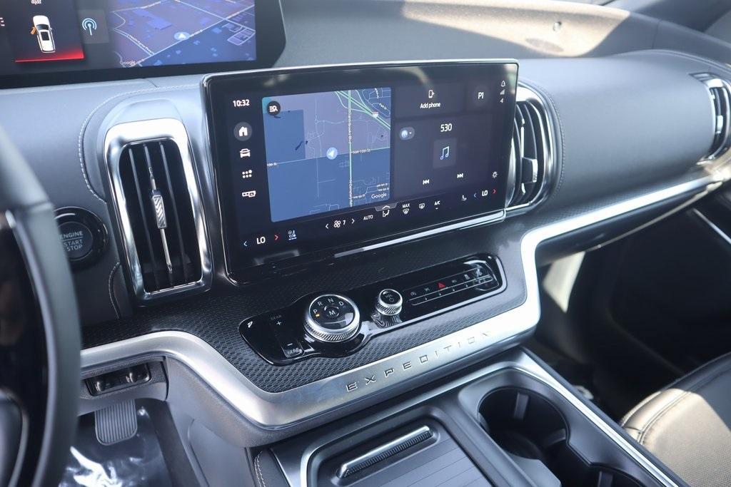 new 2025 Ford Expedition car, priced at $81,050