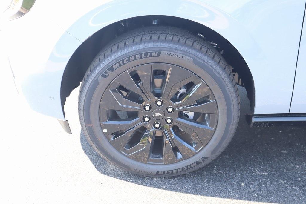 new 2025 Ford Expedition car, priced at $81,050