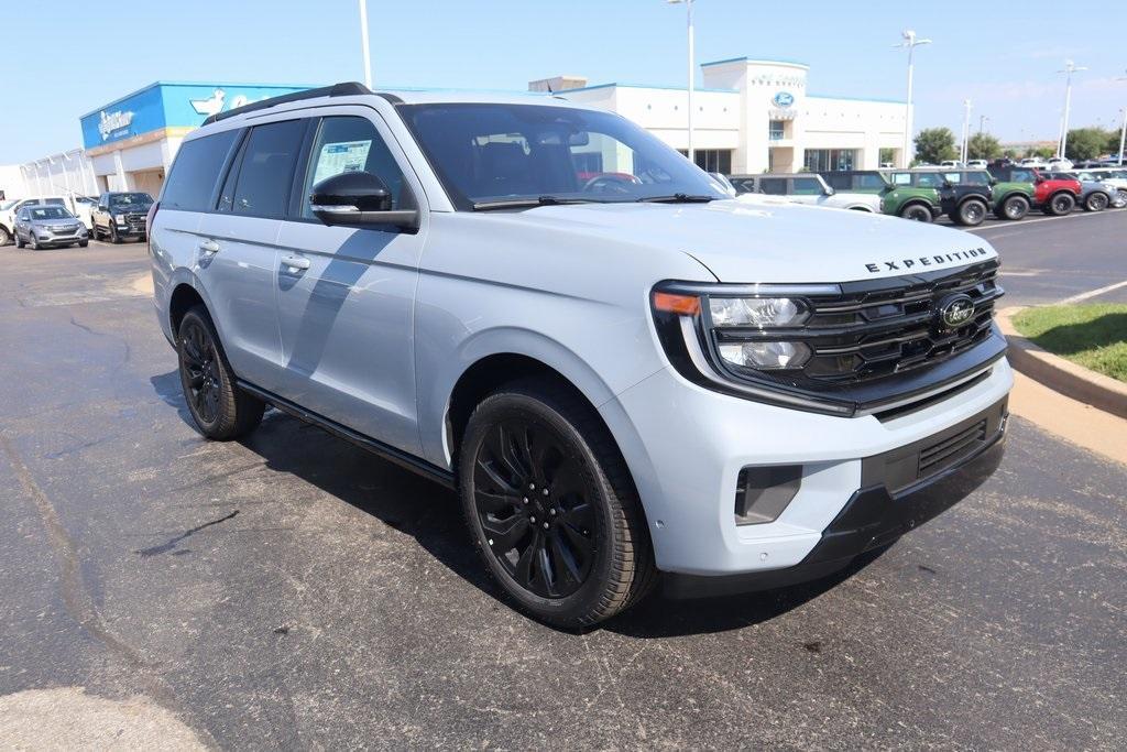 new 2025 Ford Expedition car, priced at $81,050