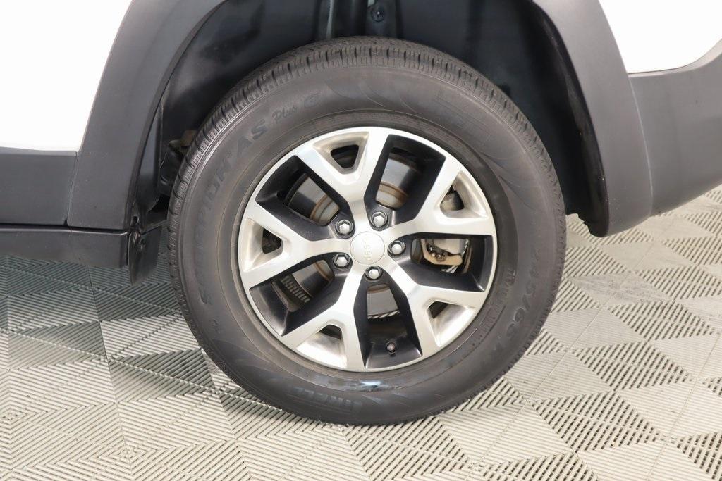 used 2018 Jeep Cherokee car, priced at $16,257