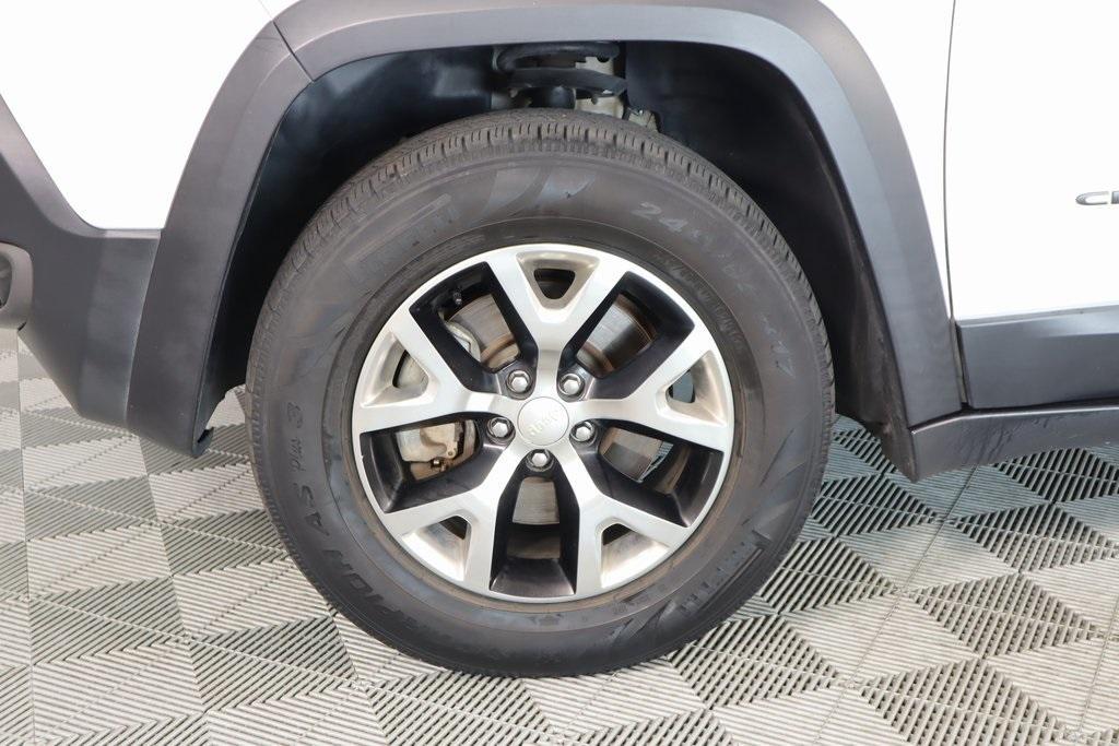 used 2018 Jeep Cherokee car, priced at $16,257