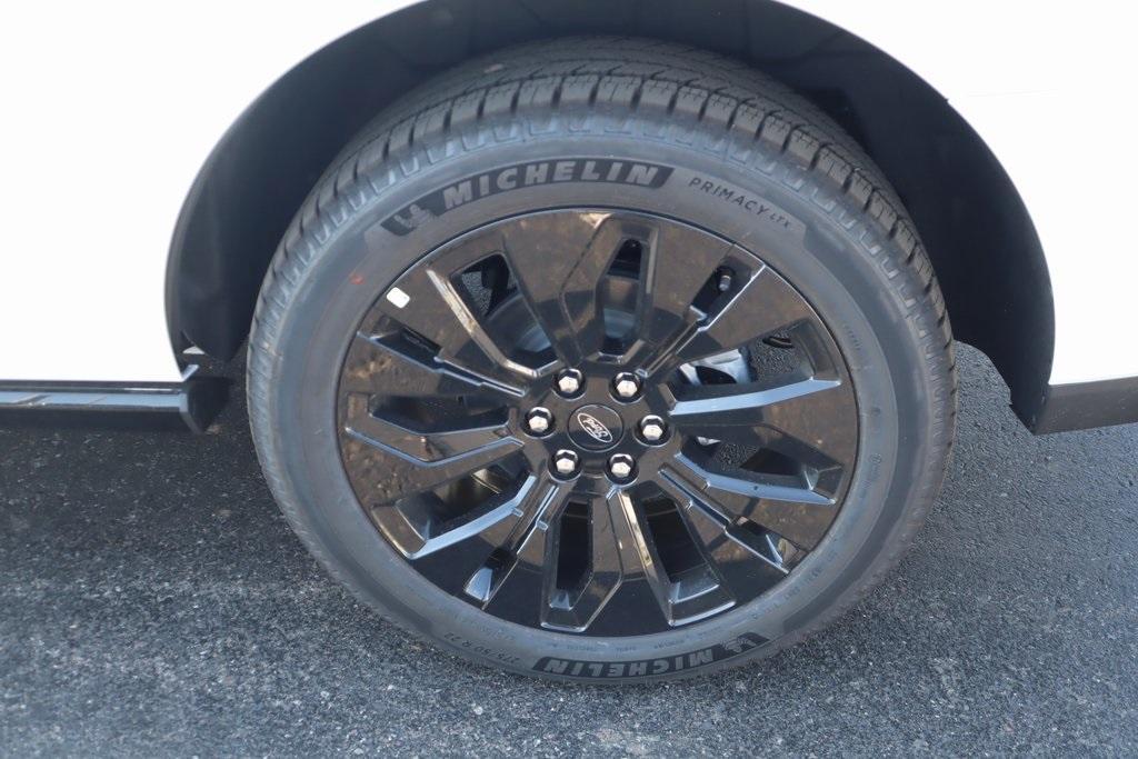 new 2025 Ford Expedition car, priced at $78,070