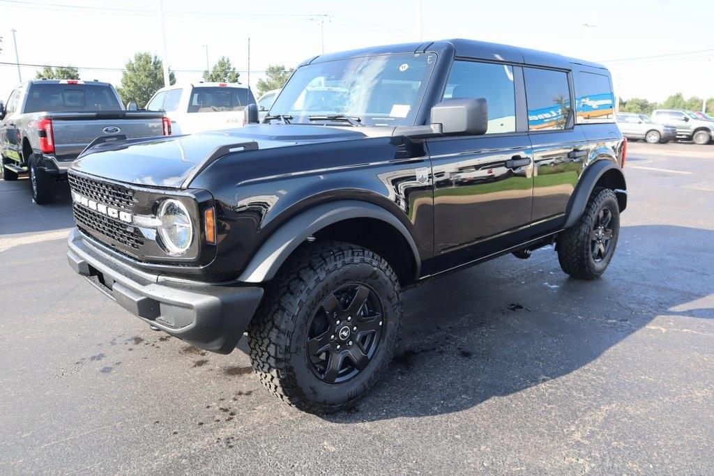 new 2025 Ford Bronco car, priced at $44,596