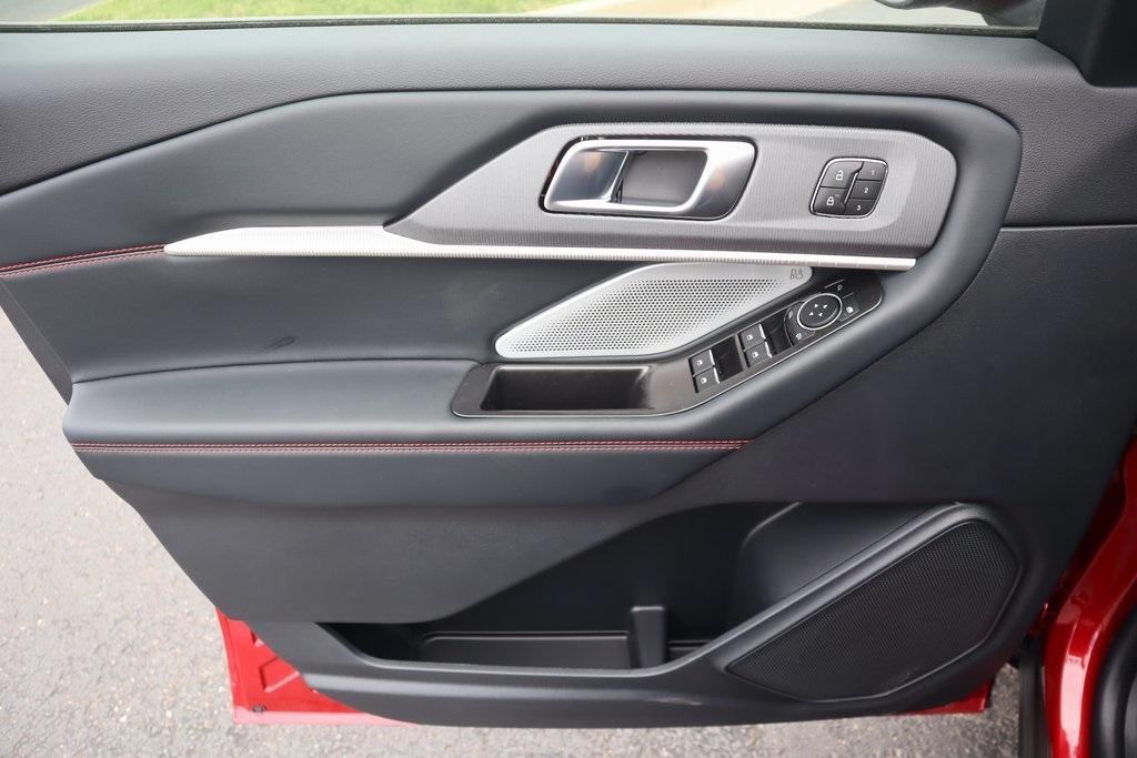 new 2025 Ford Explorer car, priced at $57,956