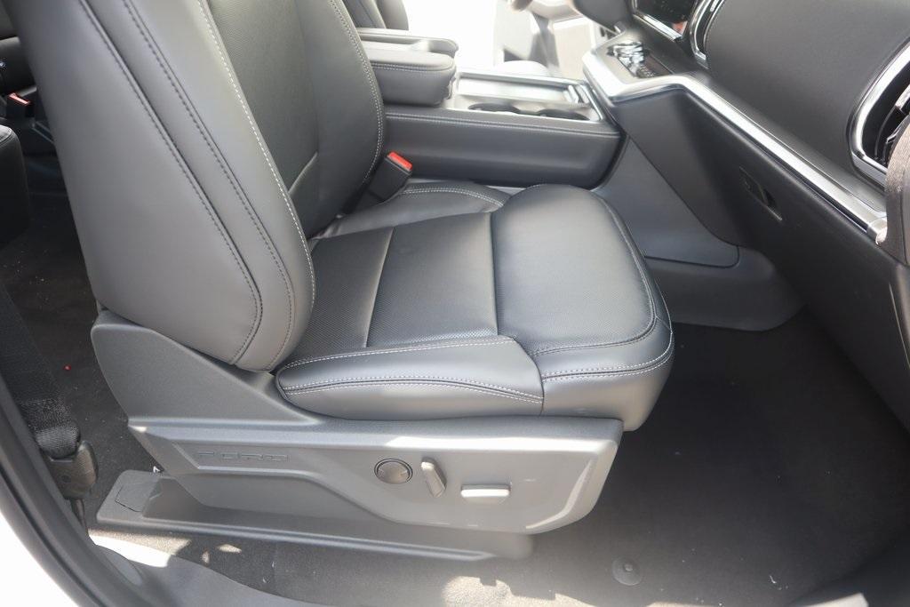 new 2025 Ford Expedition car, priced at $80,325