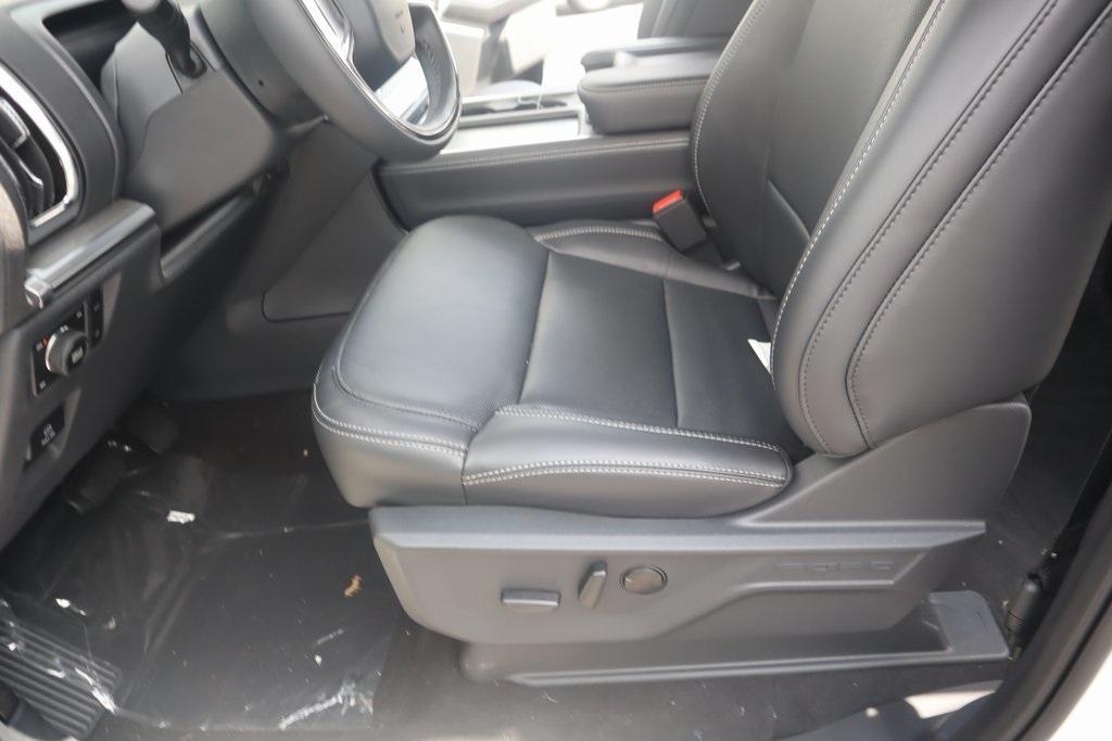 new 2025 Ford Expedition car, priced at $80,325