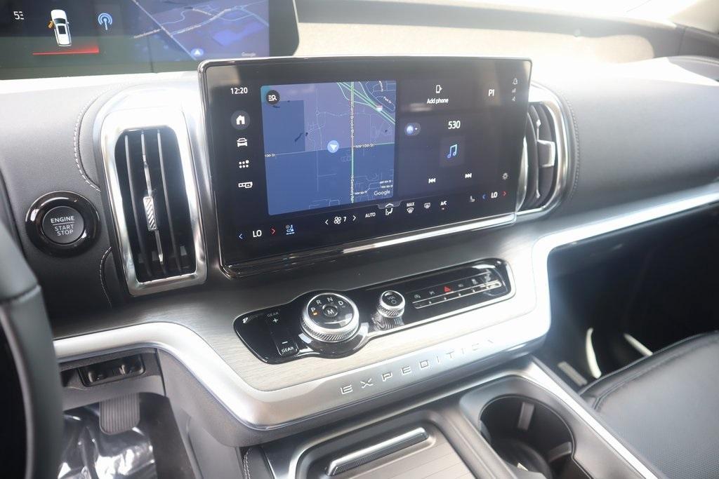 new 2025 Ford Expedition car, priced at $80,325