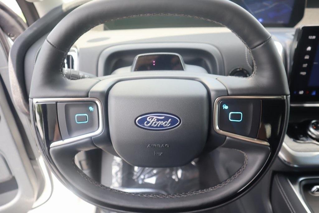 new 2025 Ford Expedition car, priced at $80,325