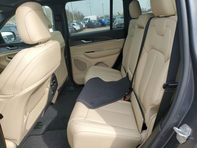 new 2025 Jeep Grand Cherokee car, priced at $46,995