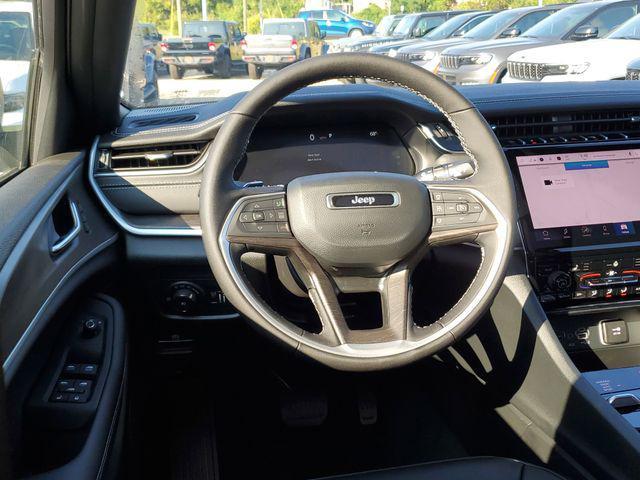 new 2025 Jeep Grand Cherokee car, priced at $45,995