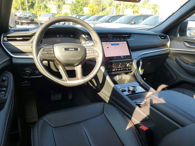 new 2025 Jeep Grand Cherokee car, priced at $45,995