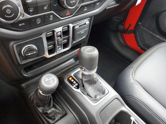 new 2025 Jeep Gladiator car, priced at $43,995