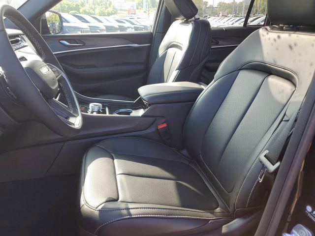 new 2025 Jeep Grand Cherokee car, priced at $50,495