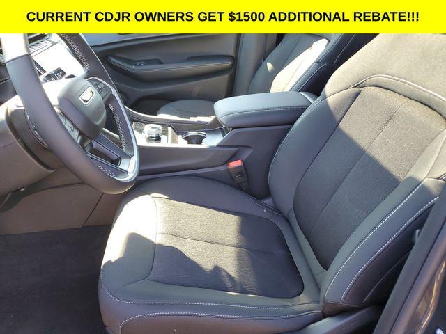 new 2025 Jeep Grand Cherokee car, priced at $37,995