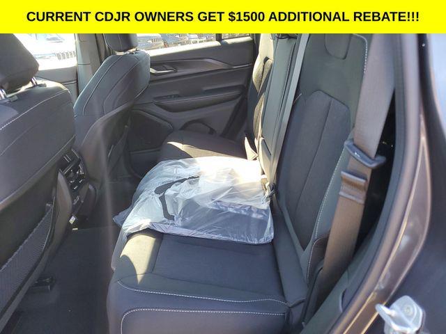 new 2025 Jeep Grand Cherokee car, priced at $37,995