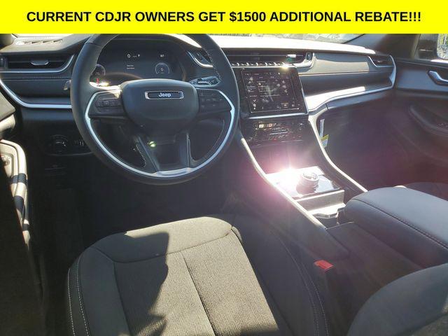 new 2025 Jeep Grand Cherokee car, priced at $37,995