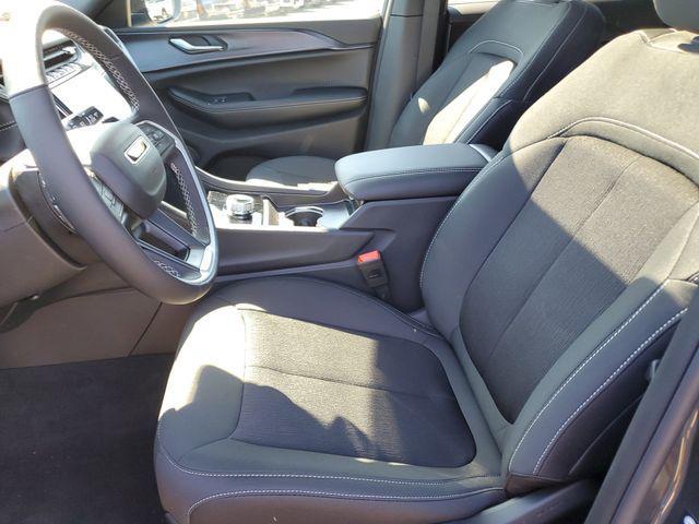 new 2025 Jeep Grand Cherokee car, priced at $39,995
