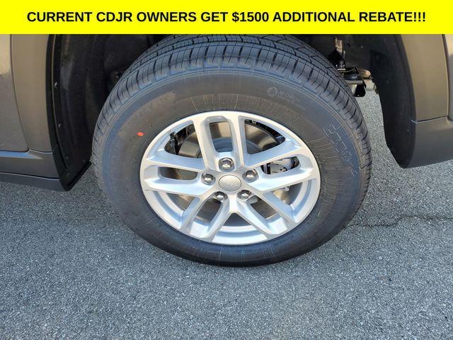 new 2025 Jeep Grand Cherokee car, priced at $37,995