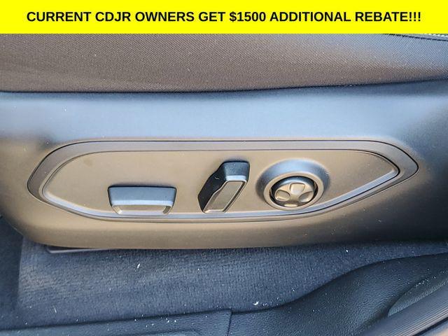 new 2025 Jeep Grand Cherokee car, priced at $37,995