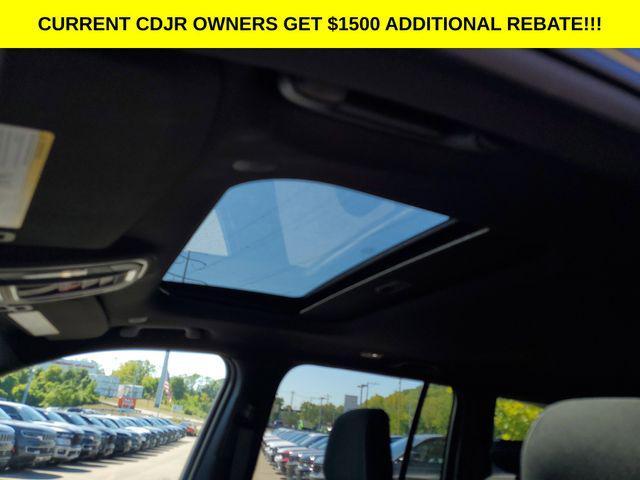 new 2025 Jeep Grand Cherokee car, priced at $37,995