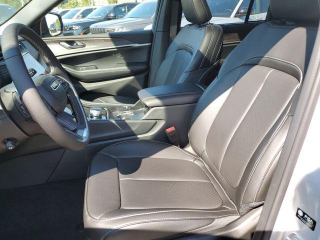 new 2025 Jeep Grand Cherokee car, priced at $48,995