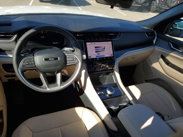 new 2025 Jeep Grand Cherokee car, priced at $43,995
