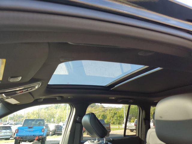 new 2025 Jeep Grand Cherokee car, priced at $48,995