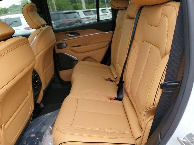 new 2025 Jeep Grand Cherokee car, priced at $62,995