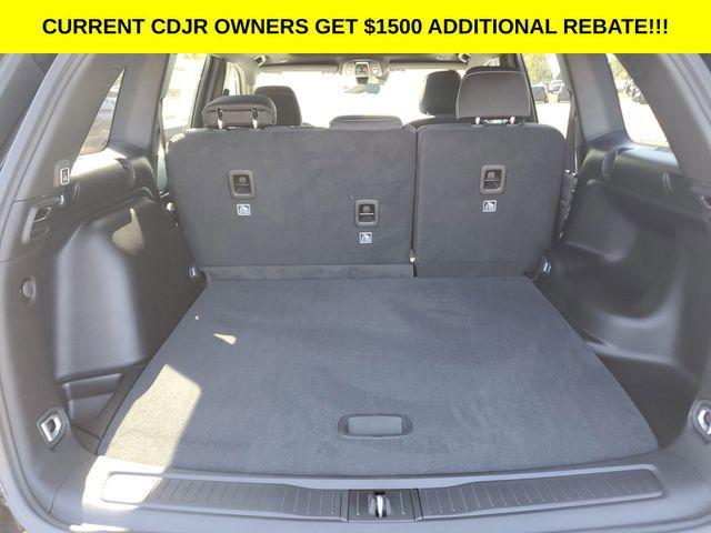 new 2025 Jeep Grand Cherokee car, priced at $40,111