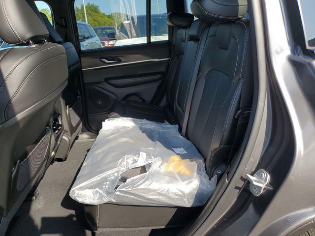 new 2025 Jeep Grand Cherokee car, priced at $45,995