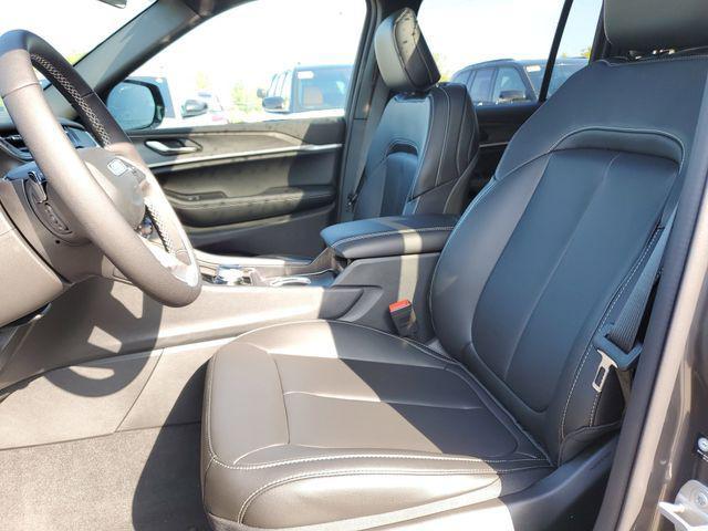 new 2025 Jeep Grand Cherokee car, priced at $45,995