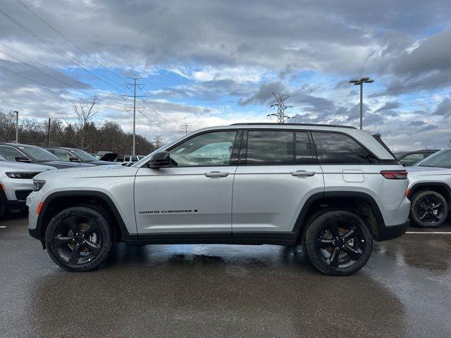 new 2025 Jeep Grand Cherokee car, priced at $42,495