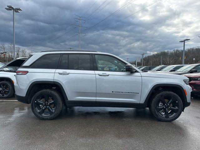 new 2025 Jeep Grand Cherokee car, priced at $42,495