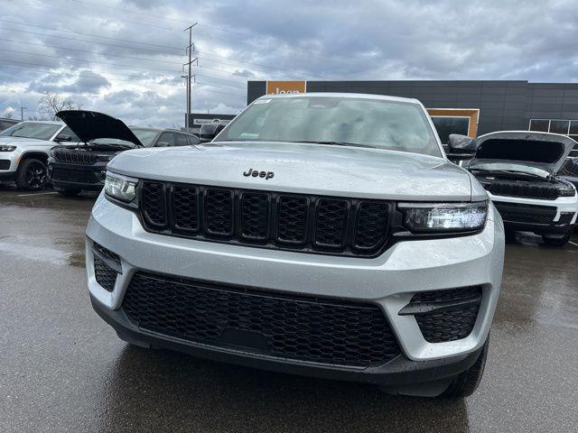 new 2025 Jeep Grand Cherokee car, priced at $42,495